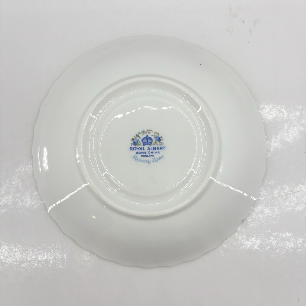 Vintage Royal Albert Memory Lane Tea Cup &‎ Saucer England Blue Floral Gold Trim - Picture 6 of 10